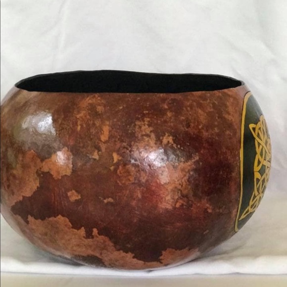 Handcrafted gourd - Picture 3 of 7